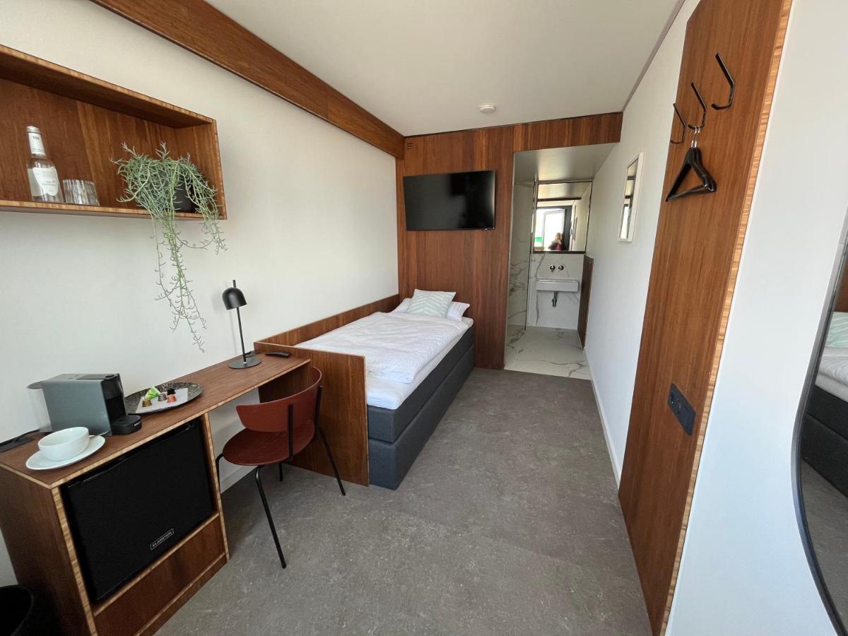 Tin Inn - Hueckelhoven - Das Hotel Aus Hochwertig Ausgebauten Ueberseecontainern エクステリア 写真