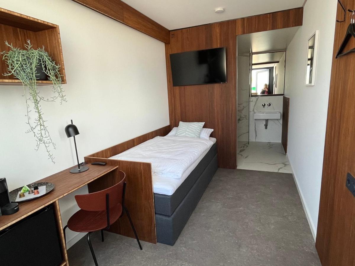 Tin Inn - Hueckelhoven - Das Hotel Aus Hochwertig Ausgebauten Ueberseecontainern エクステリア 写真