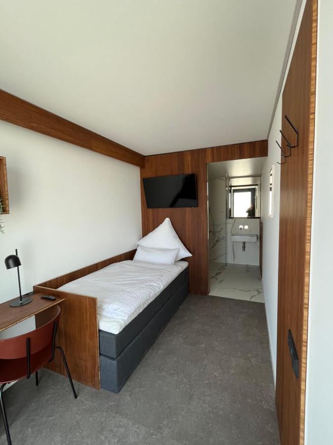 Tin Inn - Hueckelhoven - Das Hotel Aus Hochwertig Ausgebauten Ueberseecontainern エクステリア 写真