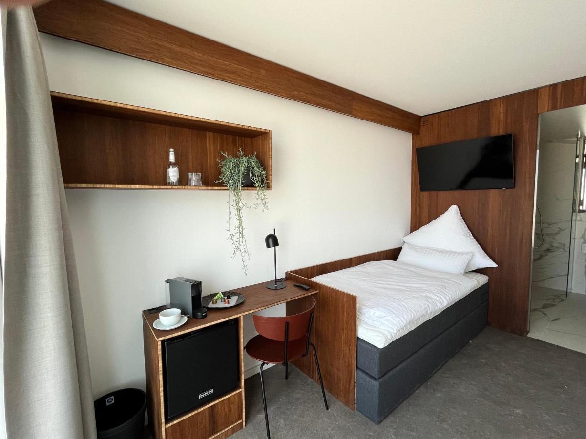 Tin Inn - Hueckelhoven - Das Hotel Aus Hochwertig Ausgebauten Ueberseecontainern エクステリア 写真